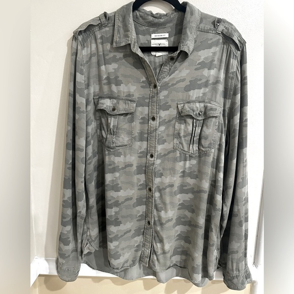 Long Sleeve Flannel 🤩 - Picture 2 of 7